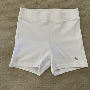 ALO - white ribbed shorts